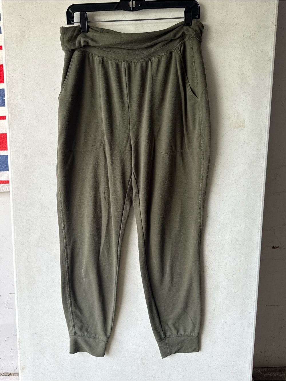 Women's Old Navy Olive Green Pull on Jogger Pants M